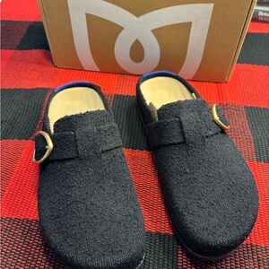 Black Textured Slip-On Shoes with Gold Buckle Soft Black clog